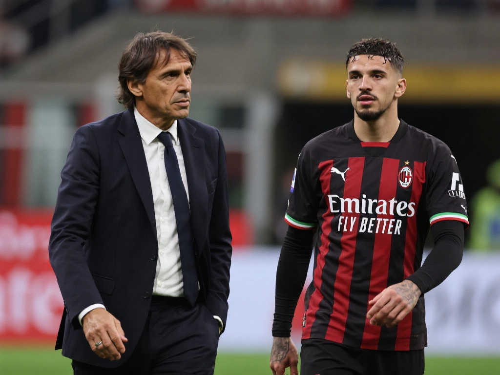 伊布力邀孔蒂执教AC米兰，联赛冠军在望！